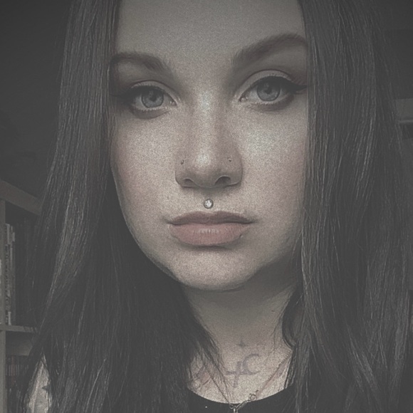 Meet your Posher, Dominique - Picture 1 of 1